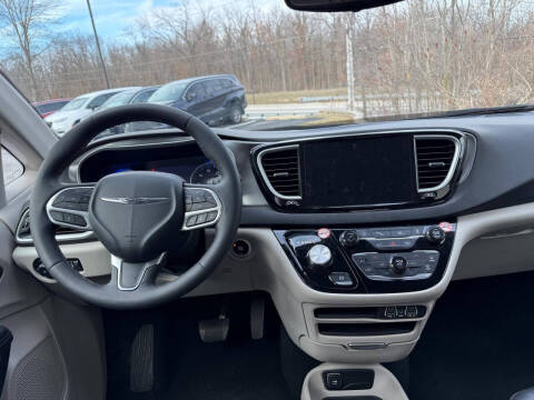 2024 Chrysler Pacifica Touring L