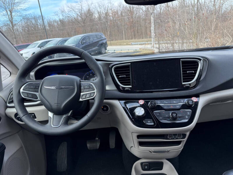 2024 Chrysler Pacifica Touring L