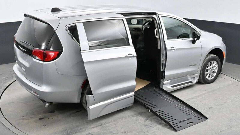 2024 Chrysler Voyager LX