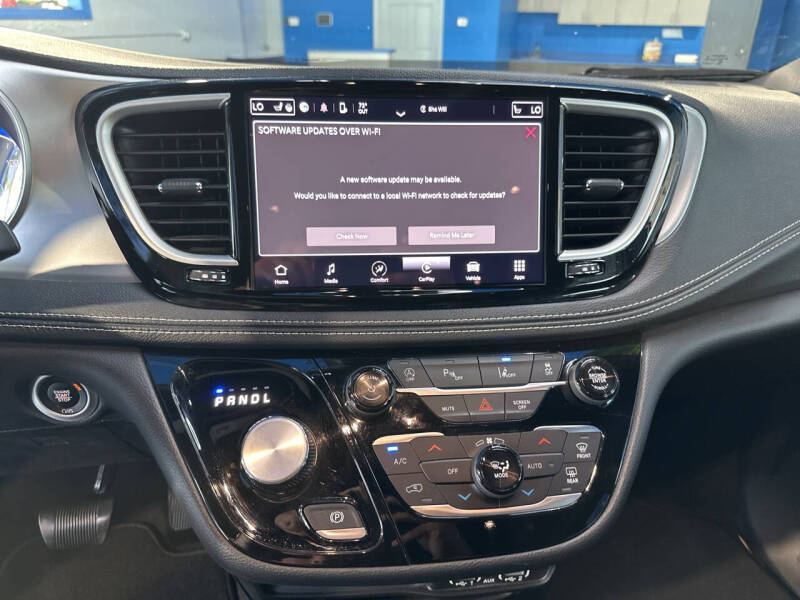 2024 Chrysler Pacifica Touring