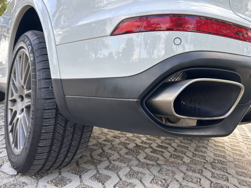 2017 Porsche Cayenne Platinum Edition