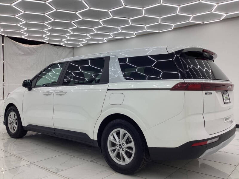 2023 Kia Carnival LX
