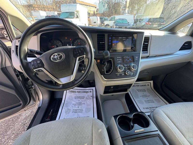 2015 Toyota Sienna LE 8-Passenger