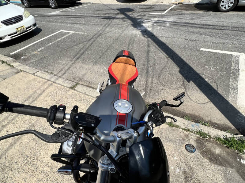 2018 BMW RNINE-T