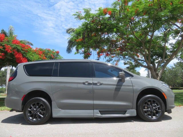 2021 Chrysler Pacifica Touring