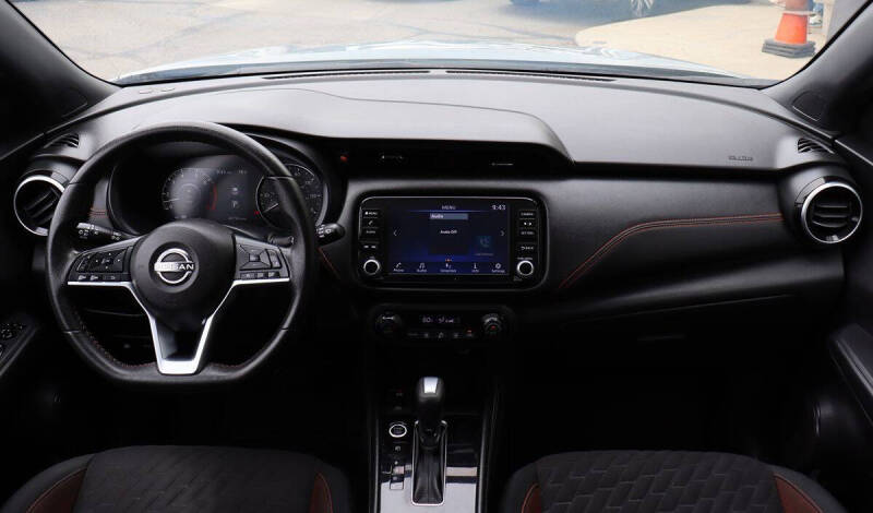 2023 Nissan Kicks SR