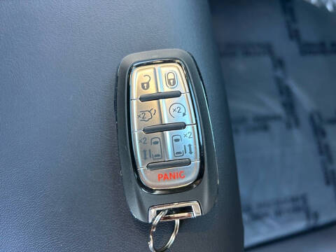 2025 Chrysler Voyager LX