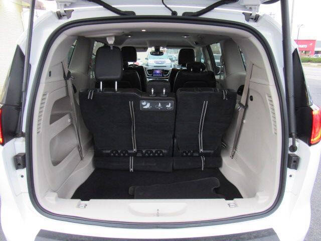 2017 Chrysler Pacifica Touring-L Plus