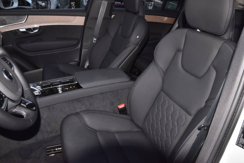 2025 Volvo XC90 B6 Plus Bright Theme 7P