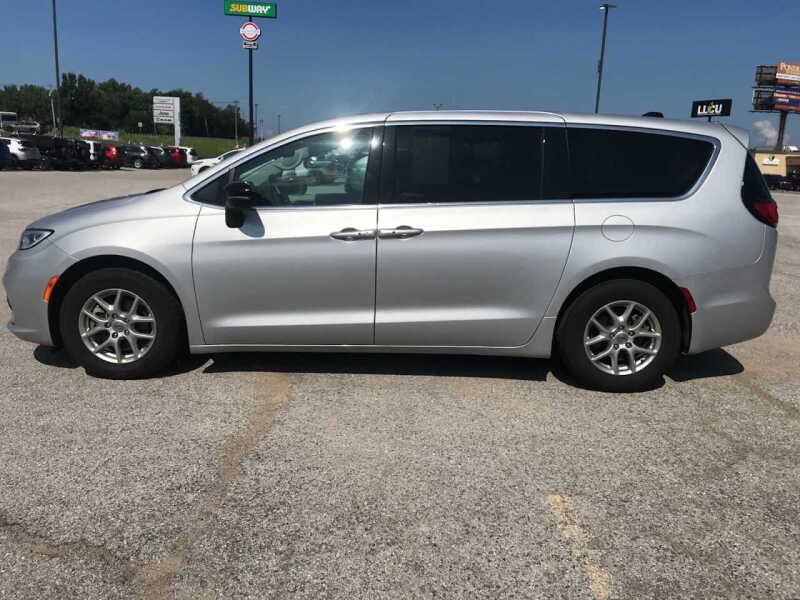 2024 Chrysler Pacifica Touring L