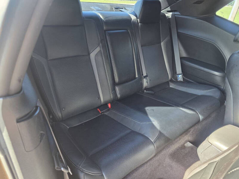 2016 Dodge Challenger SXT Plus