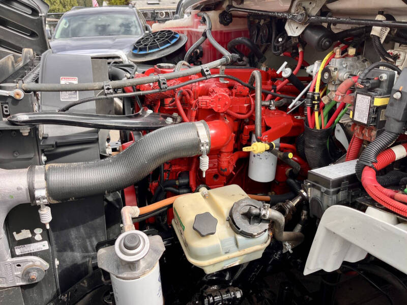 2013 Freightliner M2 106