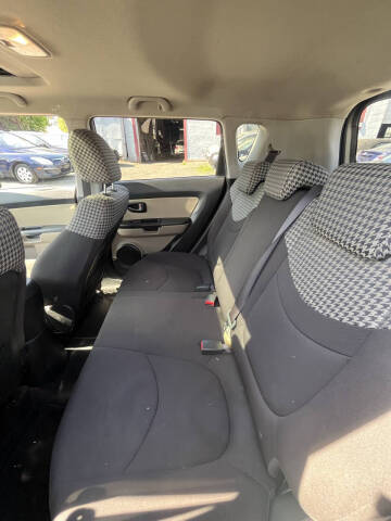 2010 Kia Soul +