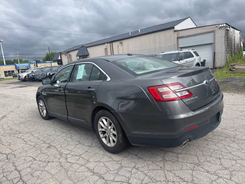 2015 Ford Taurus SE