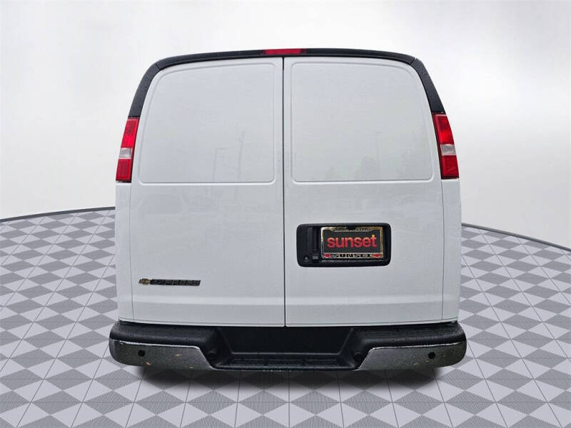 2025 Chevrolet Express 2500
