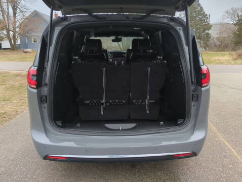 2025 Chrysler Pacifica Select