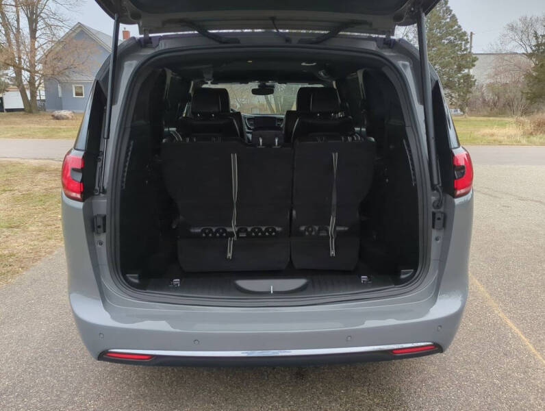 2025 Chrysler Pacifica Select