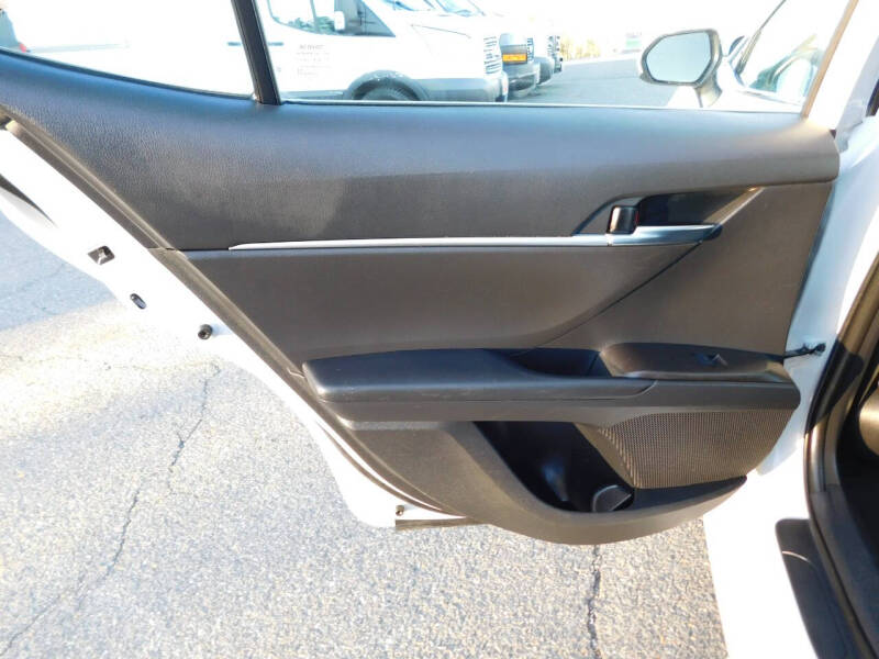 2022 Toyota Camry Hybrid LE