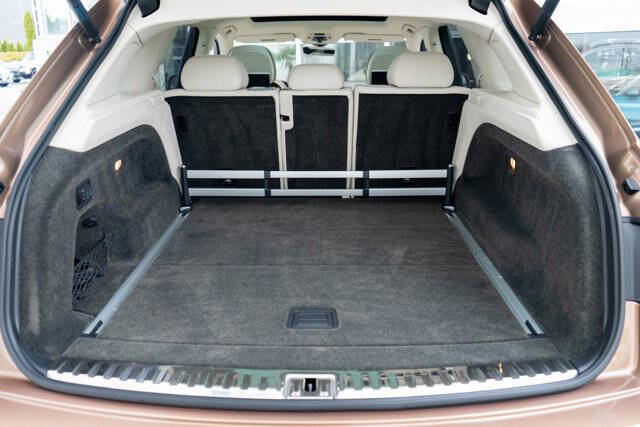 2017 Bentley Bentayga 46