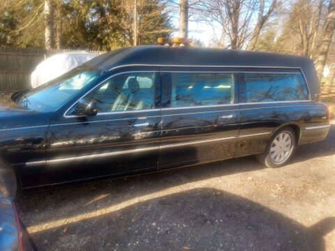 2005 Lincoln Town Car for sale at Heartbeat Used Cars & Trucks in Harrison Township MI