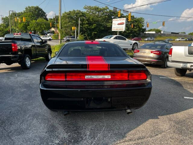 2012 Dodge Challenger SXT