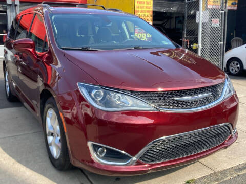 2020 Chrysler Pacifica for sale at South Street Auto Sales in Newark NJ