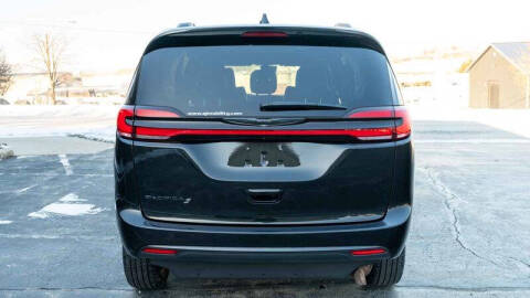 2022 Chrysler Pacifica Touring L