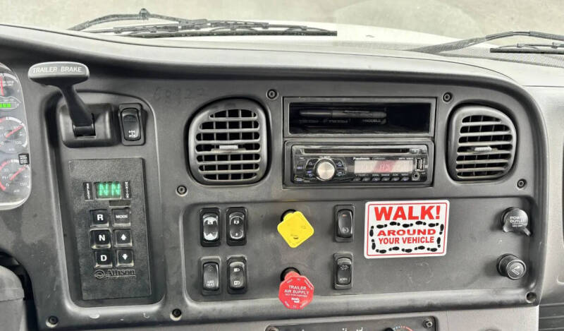 2012 Freightliner M2 106