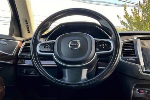 2019 Volvo XC90 T6 Momentum