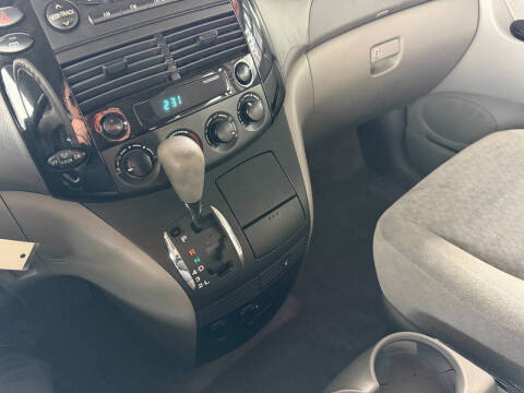 2005 Toyota Sienna LE 8 Passenger