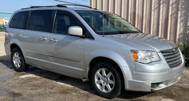 2010 Chrysler Town and Country for sale at CAR MEX AUTO BROKERS in Dallas, TX