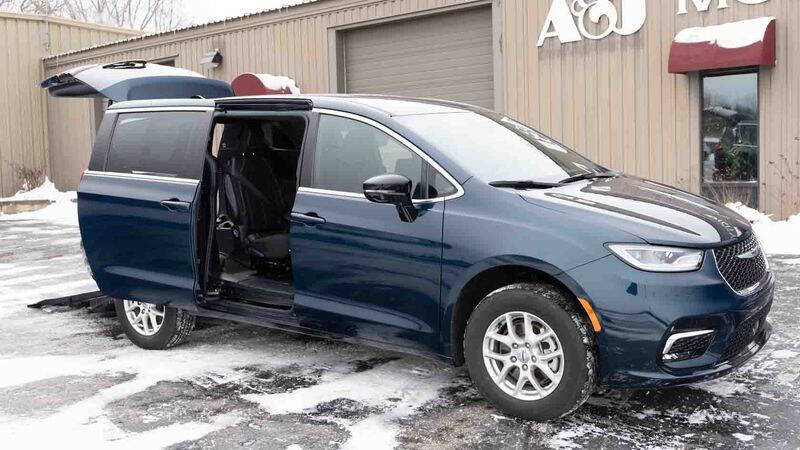 2024 Chrysler Pacifica Touring