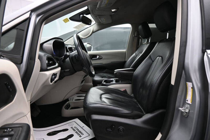 2020 Chrysler Pacifica Touring L