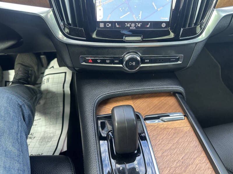 2022 Volvo S90 B6 Momentum