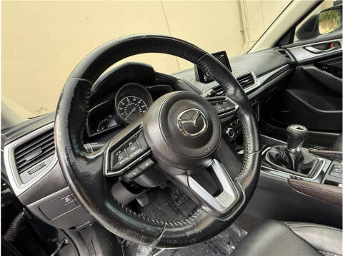 2018 Mazda MAZDA3 Touring