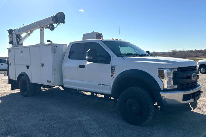 2019 Ford F-550 Super Duty Chassis Cab's photo