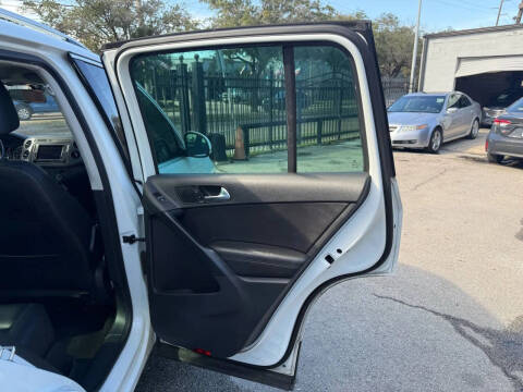 2017 Volkswagen Tiguan 2.0T Wolfsburg Edition