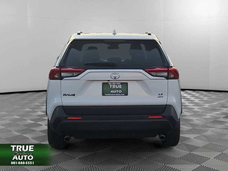 2020 Toyota RAV4 LE