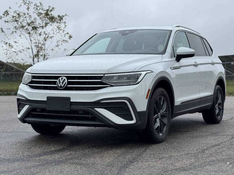 2022 Volkswagen Tiguan SE's photo
