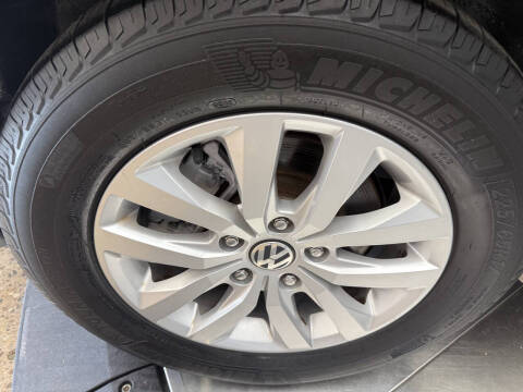 2012 Volkswagen Routan SE