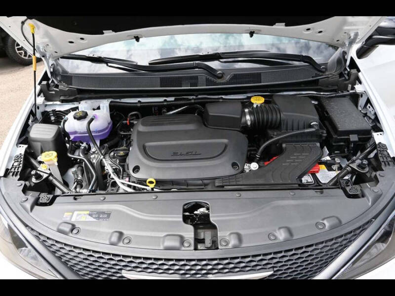 2025 Chrysler Voyager LX