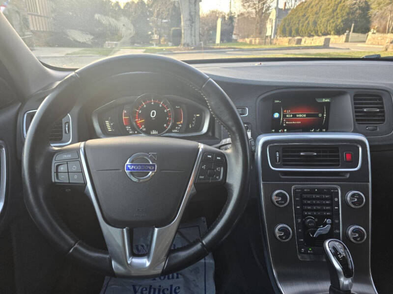 2016 Volvo V60 Cross Country T5