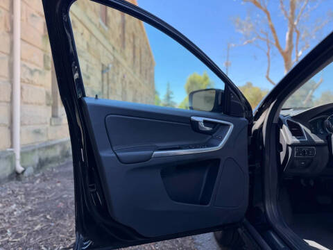 2016 Volvo XC60 T5 Drive-E Platinum