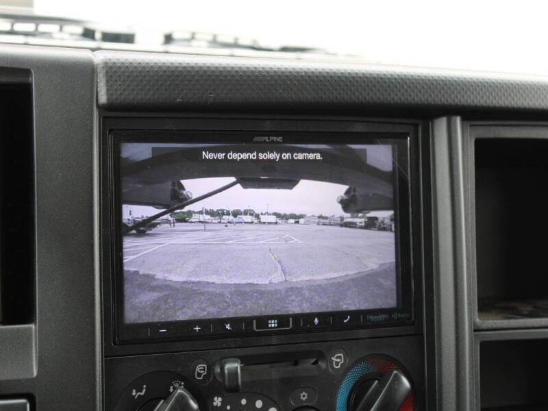 2025 Isuzu NRR