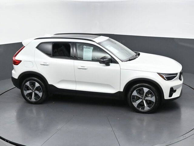 2026 Volvo XC40 B5 Plus