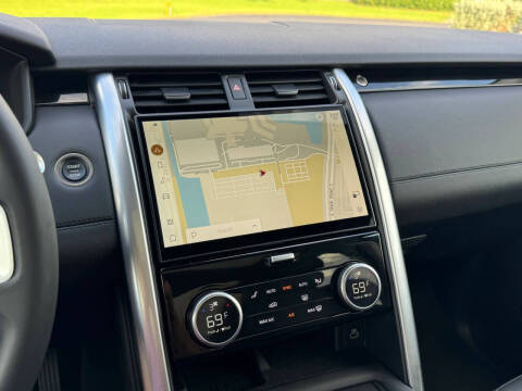 2024 Land Rover Discovery P300 S