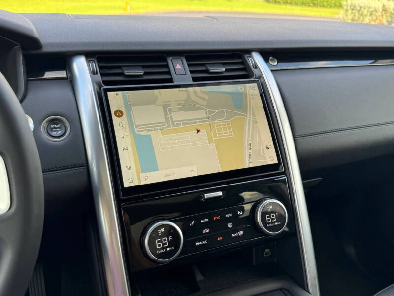 2024 Land Rover Discovery P300 S