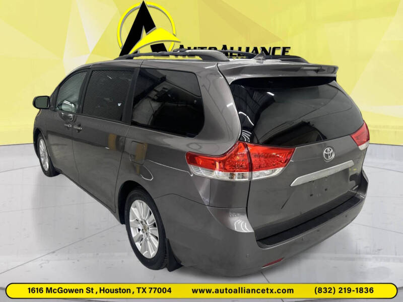 2011 Toyota Sienna