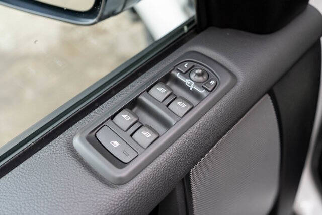 2016 Land Rover LR4 11