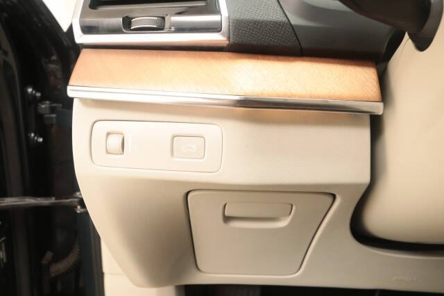 2022 Volvo XC90 T5 Momentum